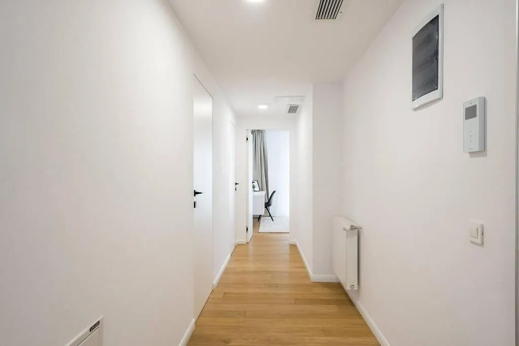 Lägenhet Luxurious Central New Penthouse + Parking Bukarest
