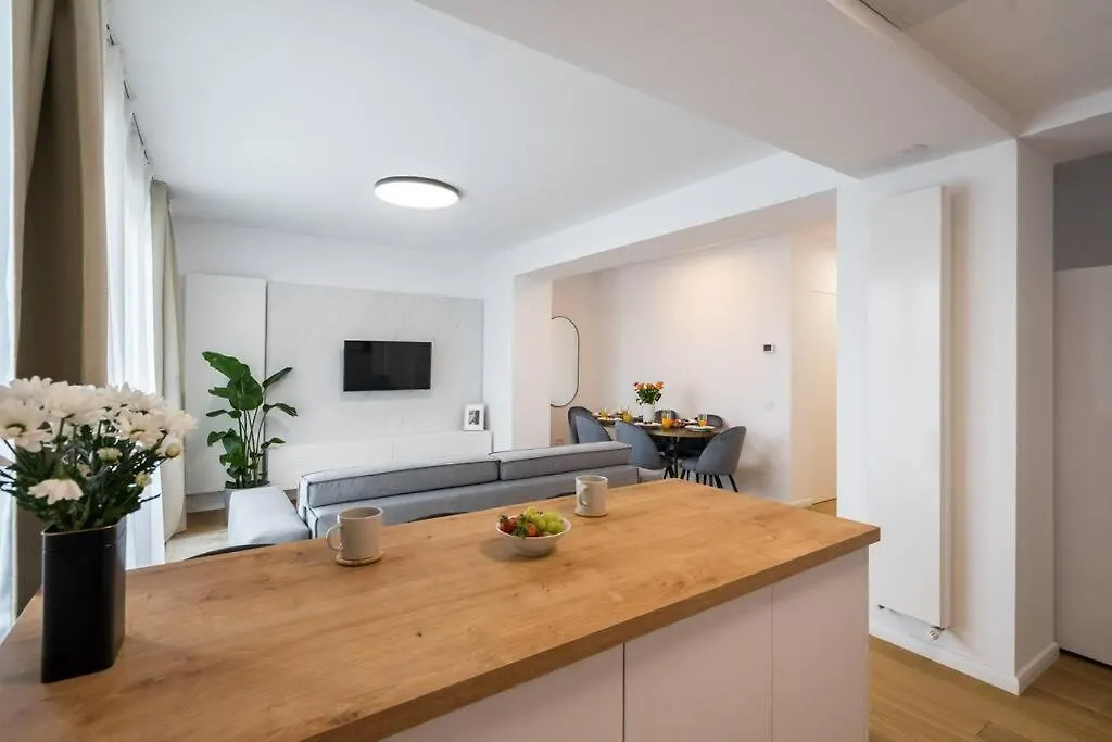 Luxurious Central New Penthouse + Parking Bukarest Rumänien