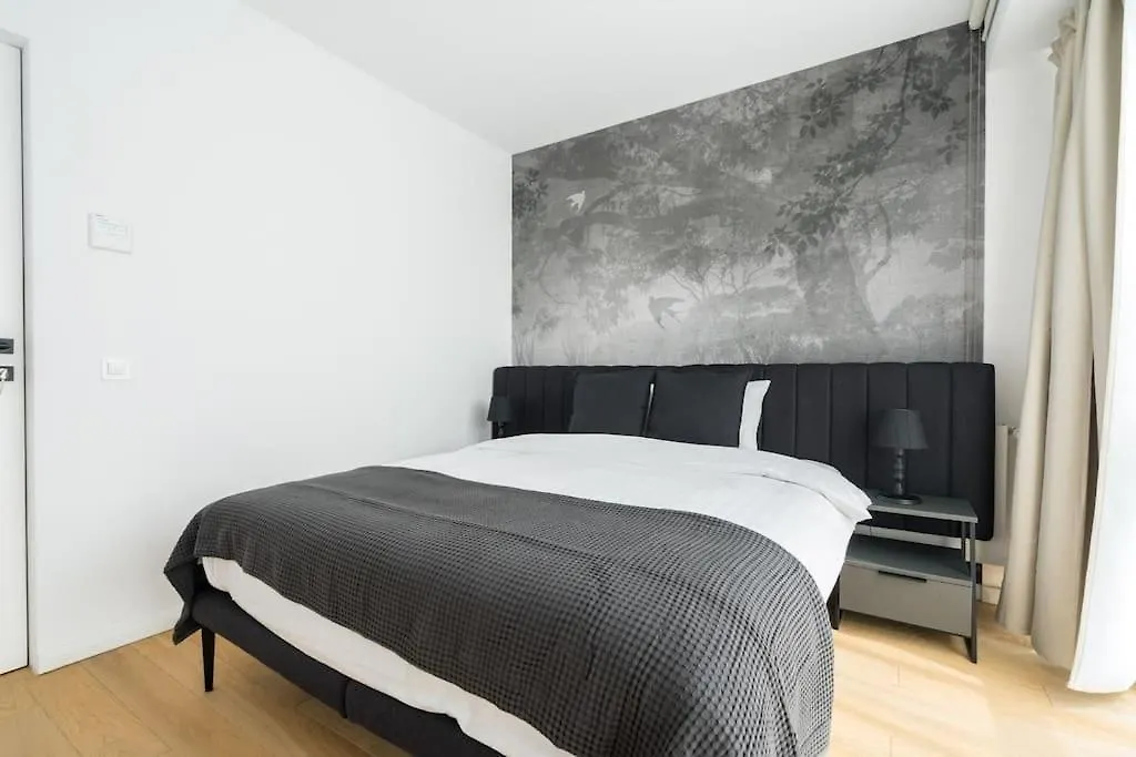 Luxurious Central New Penthouse + Parking Bukarest 0*,